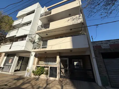 Semipiso de dos habitaciones en alquiler entre Parque San Martín y Plaza Malvinas