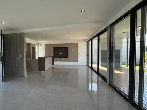 Casa en Alquiler al Este