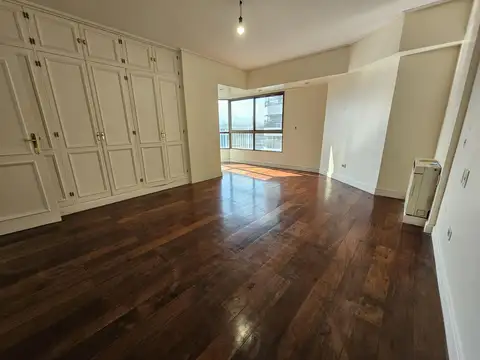 Departamento 8 ambientes con 6 baños