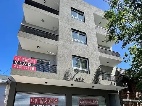 DEPARTAMENTOS 2 AMB - 1º, 2º Y 3º PISO - CON BALCON - ENTREGA INMEDIATA