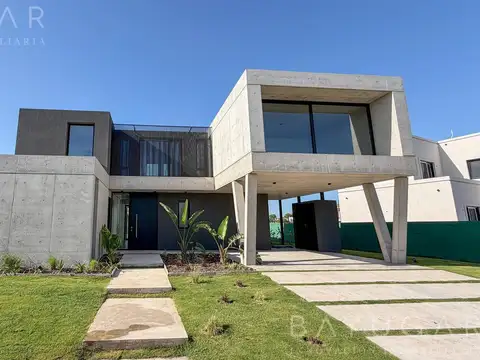 Venta - Casa en Barrio Privado La Calesa  - Pilara