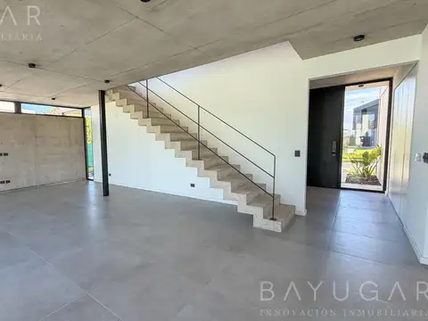 Casa 7 ambientes con 5 baños