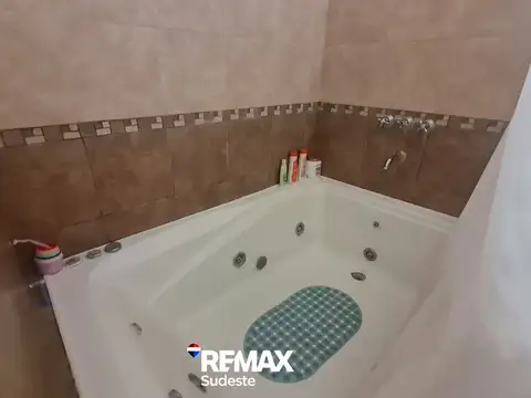 se vende casa de 4 dormitorios en Punta Alta