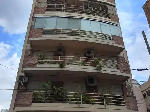 Excelente Semipiso Céntrico, 3 Amb.c/ Amplio Balcón, 90Mt2