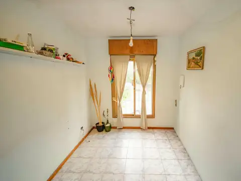 Casa 9 ambientes con 3 baños
