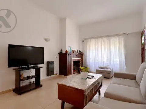 VENTA | CHALET 3 AMB CON DEPENDENCIA Y COCHERA | ZONA GUEMES |