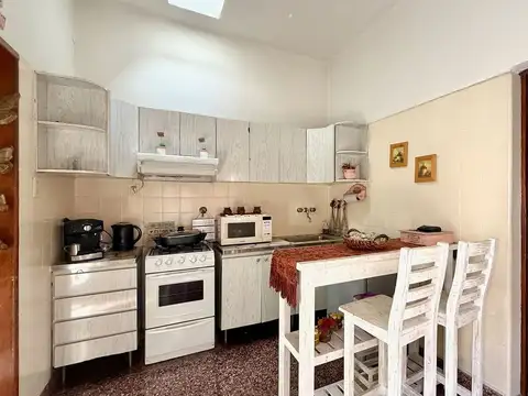 Casa 4 ambientes con 2 baños