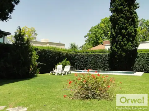 Casa en Alquiler con 4 cocheras