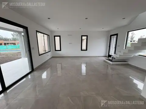 Casa en Venta en Pilar Del Este - Santa Sofia, USD 215.000