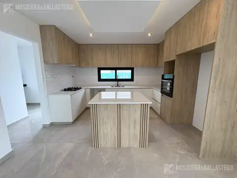Casa en Venta al Oeste