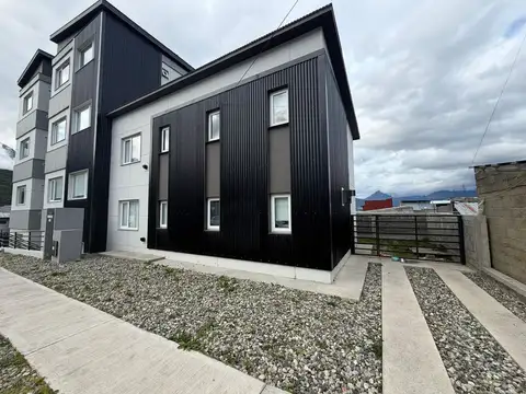 Excelente PH c/ Patio 5 ambientes-EN VENTA-USHUAIA