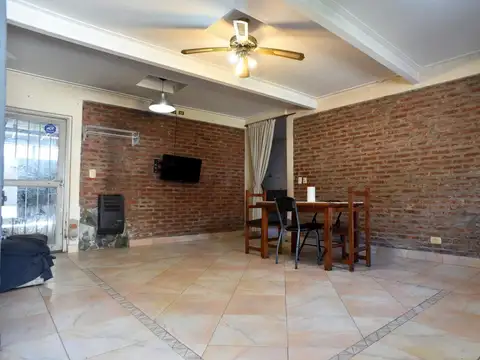 Venta casa 5 ambientes en Merlo centro