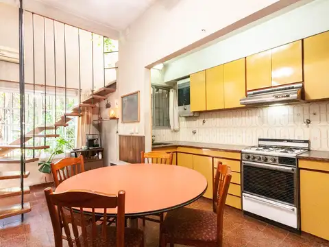 Casa en Venta con 3 cocheras