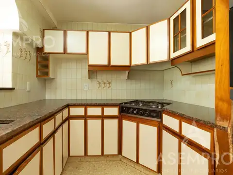 Casa 6 ambientes con 2 baños