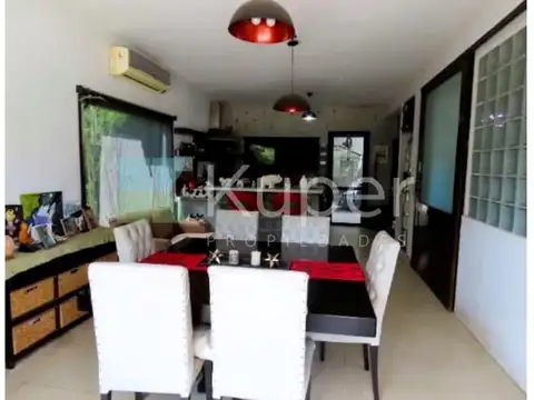 Casa en Venta con 3 cocheras