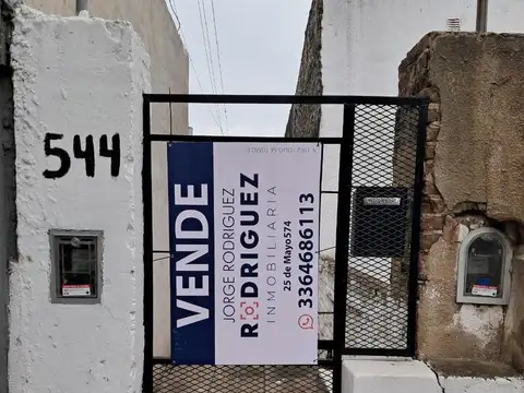 Casa interna a media cuadra de Av. Viale