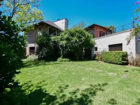 Casa en Venta con 2 cocheras