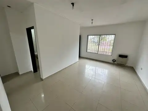 Departamento con cochera en alquiler Moreno centro