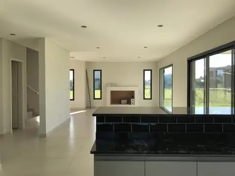 Lareu Propiedades - Casas en Barrio Vistas - Puertos