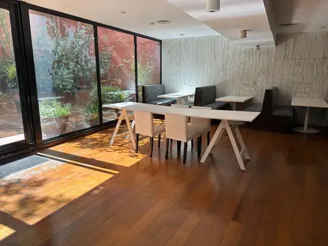 Alquiler en Edificio con historia y servicios de hotel.