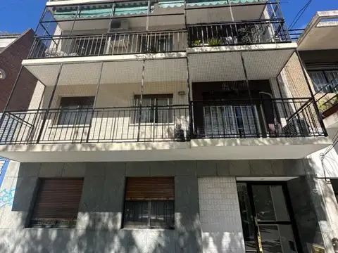 Depto 2 ambientes con patio PB