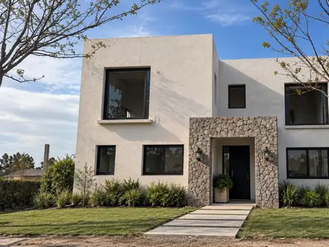 Casa en Venta en Pilar, USD 245.000