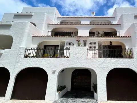 De Las Medusas 1000, Piso 1