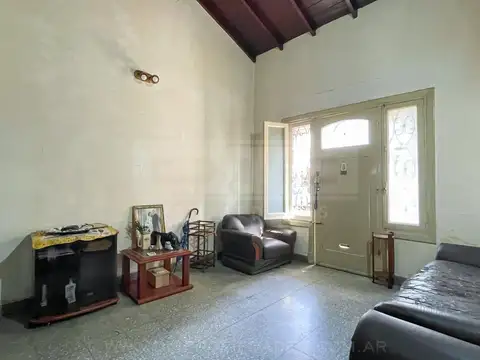 El Zorzal  al 2000 entre Bernardo de Yrigoyen y Blandengues