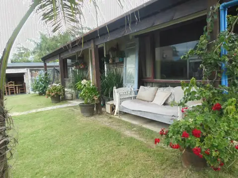 Excelente prescencia! 2 casas en 1 padrón de 1500 m2!