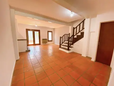 Casa en Alquiler en Barrio Hipico, $ 2.250.000