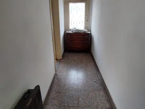 TIPO CASA EN ESQUINA 4 AMBIENTES CON PEQUEÑO  PATIO - TERRAZA - LAVADERO -