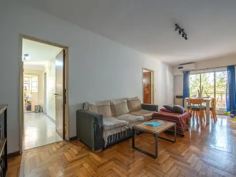 Venta Departamento 4 ambientes Luminoso Al frente Balcón aterrazada Cochera Baulera Floresta