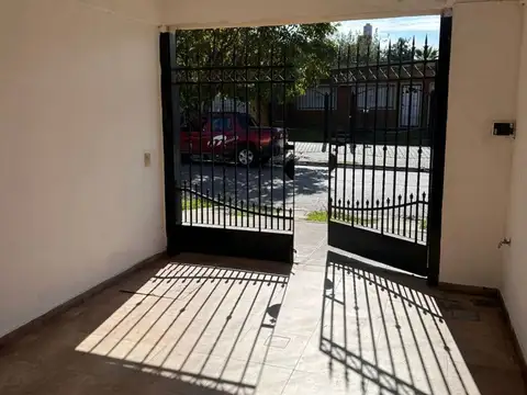Casa en Alquiler en Gregorio de Laferrere, $ 750.000