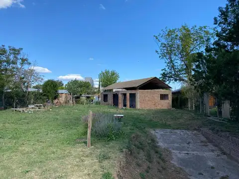 Obligado e/ Leloir y Pasaje Frías