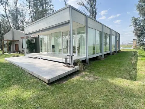 Casa en Venta con 2 cocheras