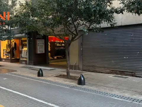 Suipacha al 200 | San Nicolás | Local Comercial en Galería | Alquiler