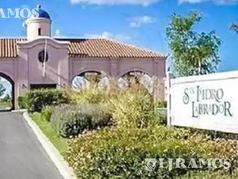 Terreno en venta en San Isidro Labrador de 895 m2