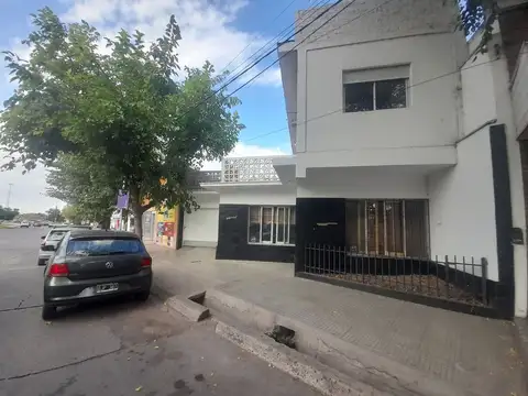 Depto Tipo Casa en Alquiler de 4 ambientes