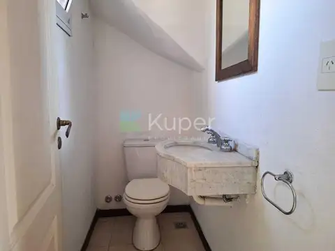 Casa 6 ambientes con 4 baños