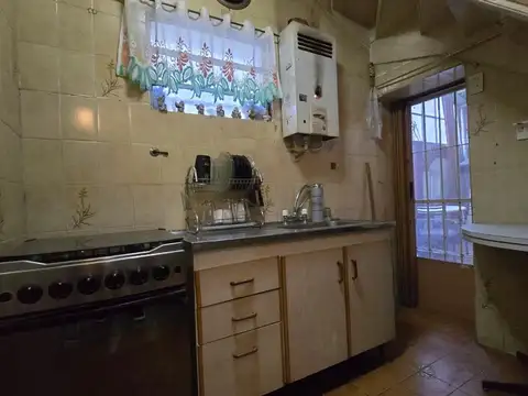 Casa 4 ambientes con 2 baños