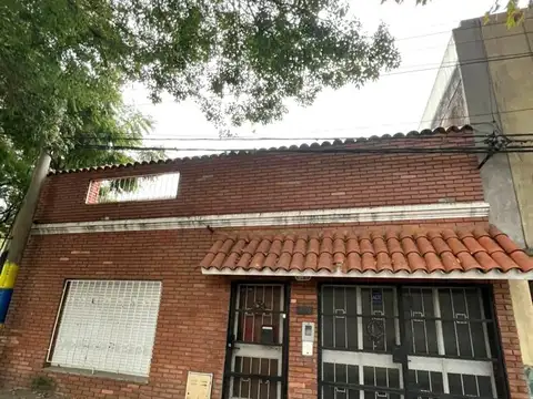 Humberto Primo 800, esquina Av. Mongsfeld. 3 dormitorios.