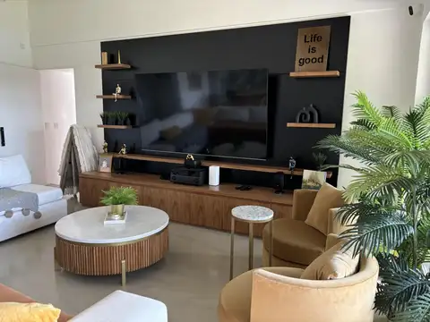 Casa en Venta con 3 cocheras