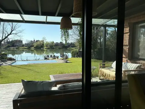 Casa 6 ambientes con 5 baños