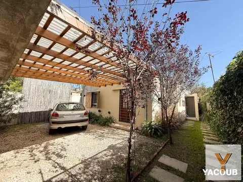 Casa en venta - 2 Dormitorios 1 Baño - City Bell
