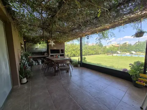 Casa en Alquiler Temporal con 4 cocheras