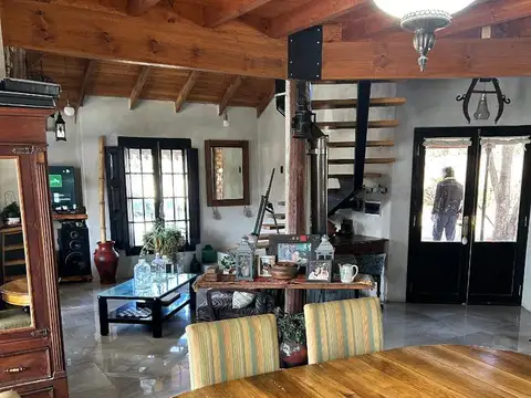 Casa 4 ambientes con 2 baños