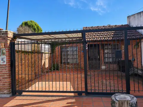 Depto Tipo Casa en Venta con 1 cocheras