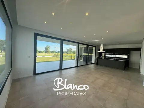 Casa 6 ambientes con 3 baños