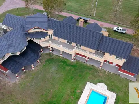 Casa 7 ambientes con 8 baños