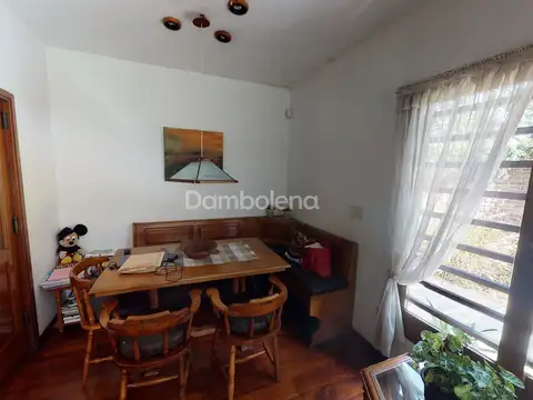 Casa en Venta con 3 cocheras